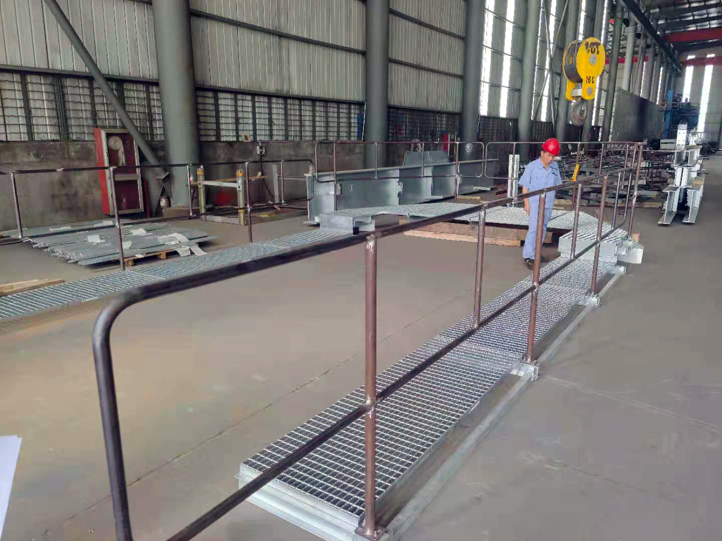 Steel bridge platform - Fabricated steel platform railing