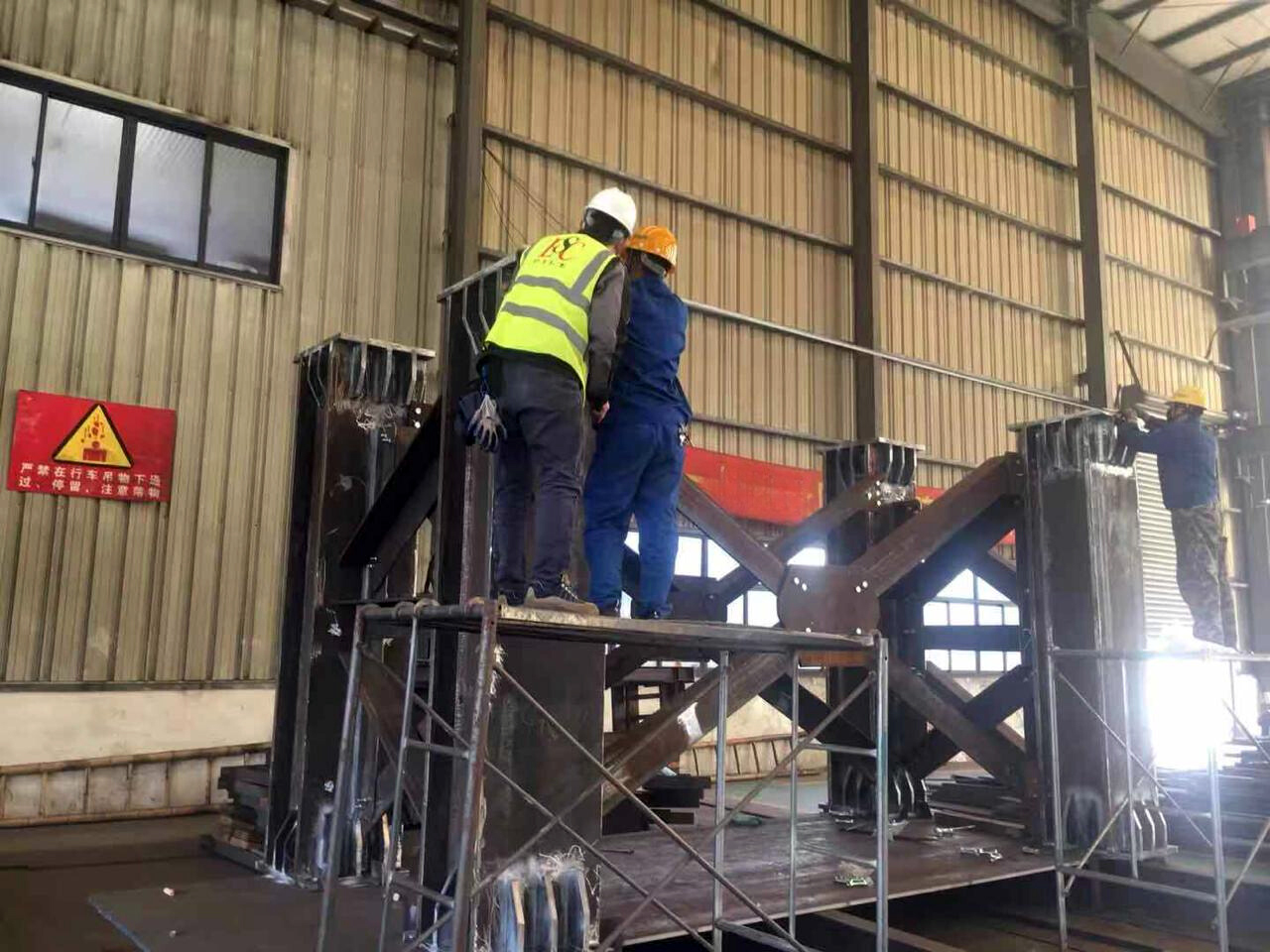 Auxiliary bridge fabrication - Structural steel component inspection