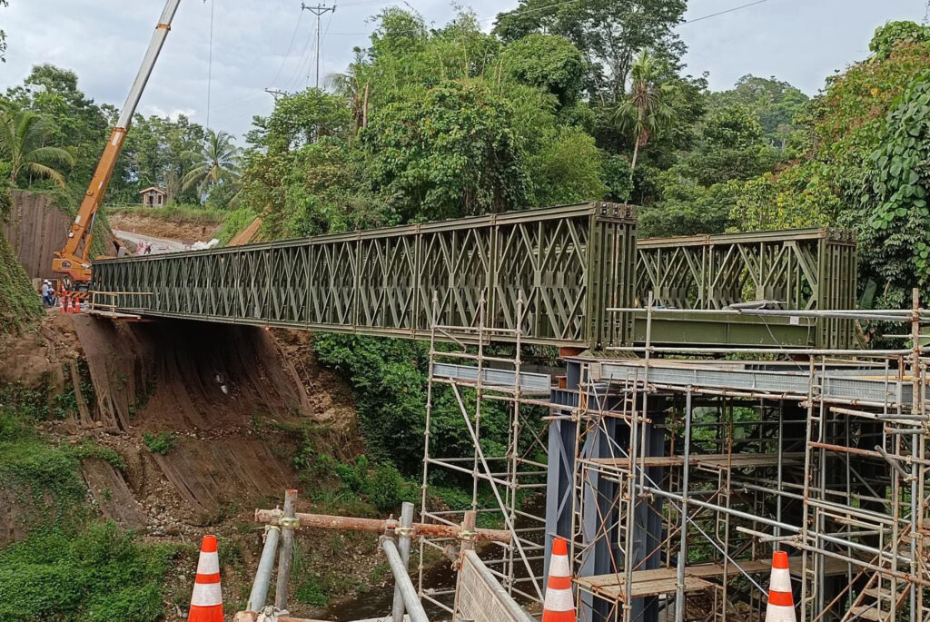 Pre-fabricated bailey steel bridge