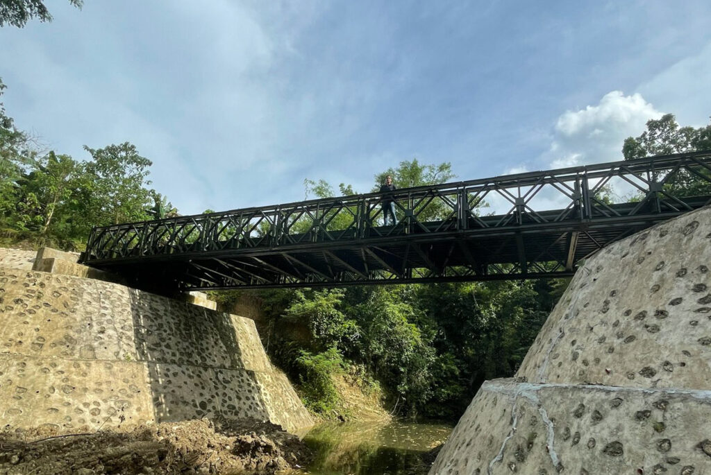 Pre-fabricated bailey steel bridge