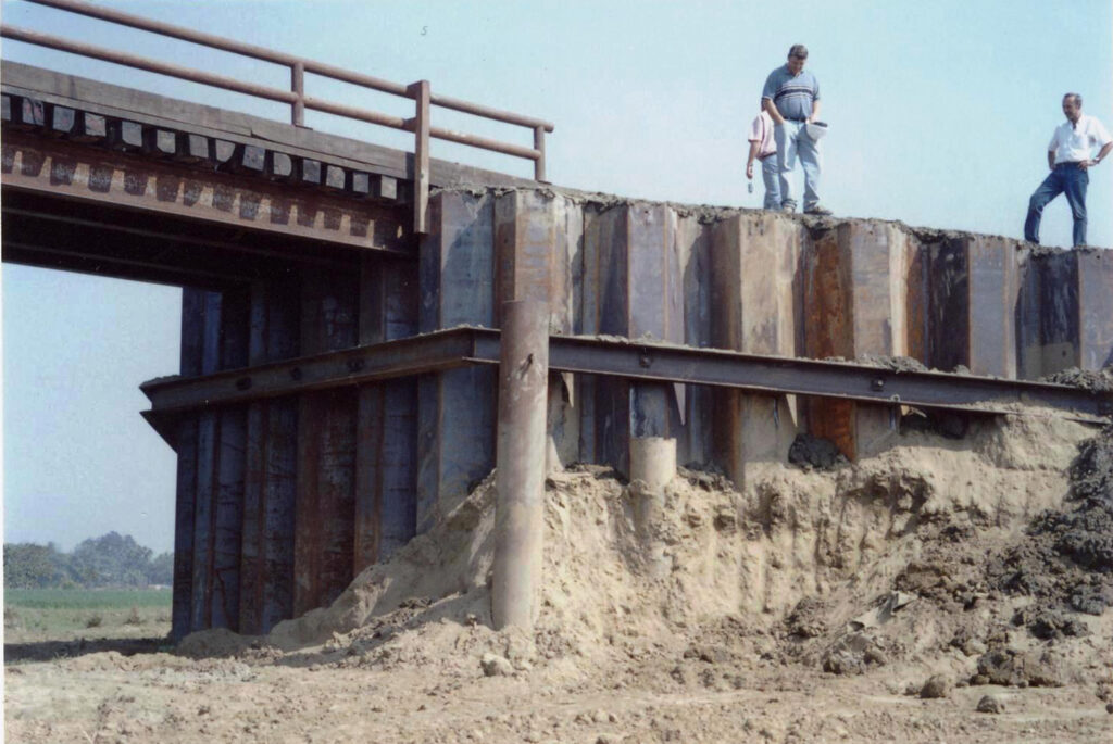 Steel sheet piles used as brdige abutment and quay walls